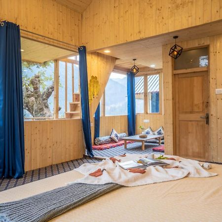Into The Woods Treehouse Jibhi Villa Exterior foto