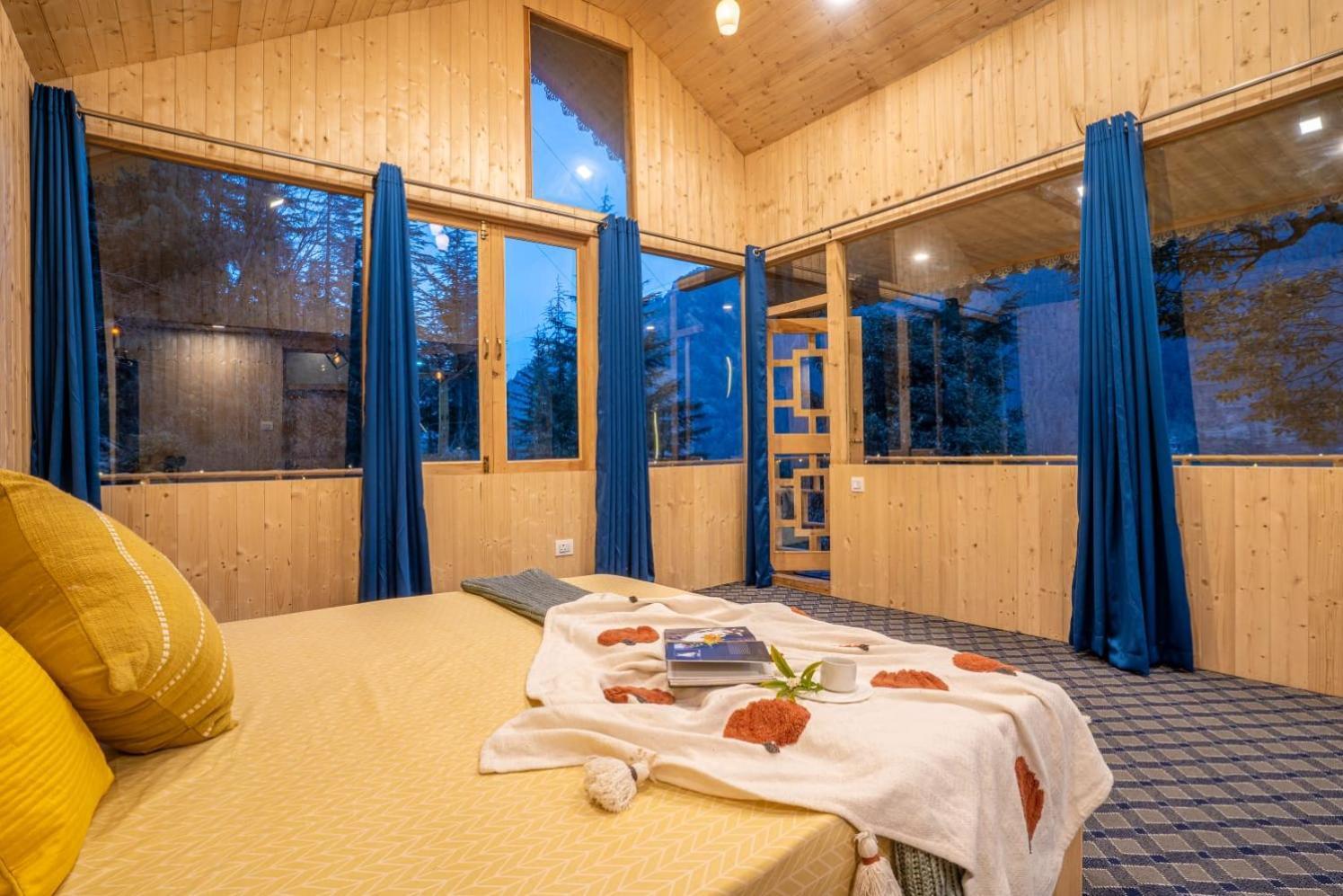 Into The Woods Treehouse Jibhi Villa Exterior foto