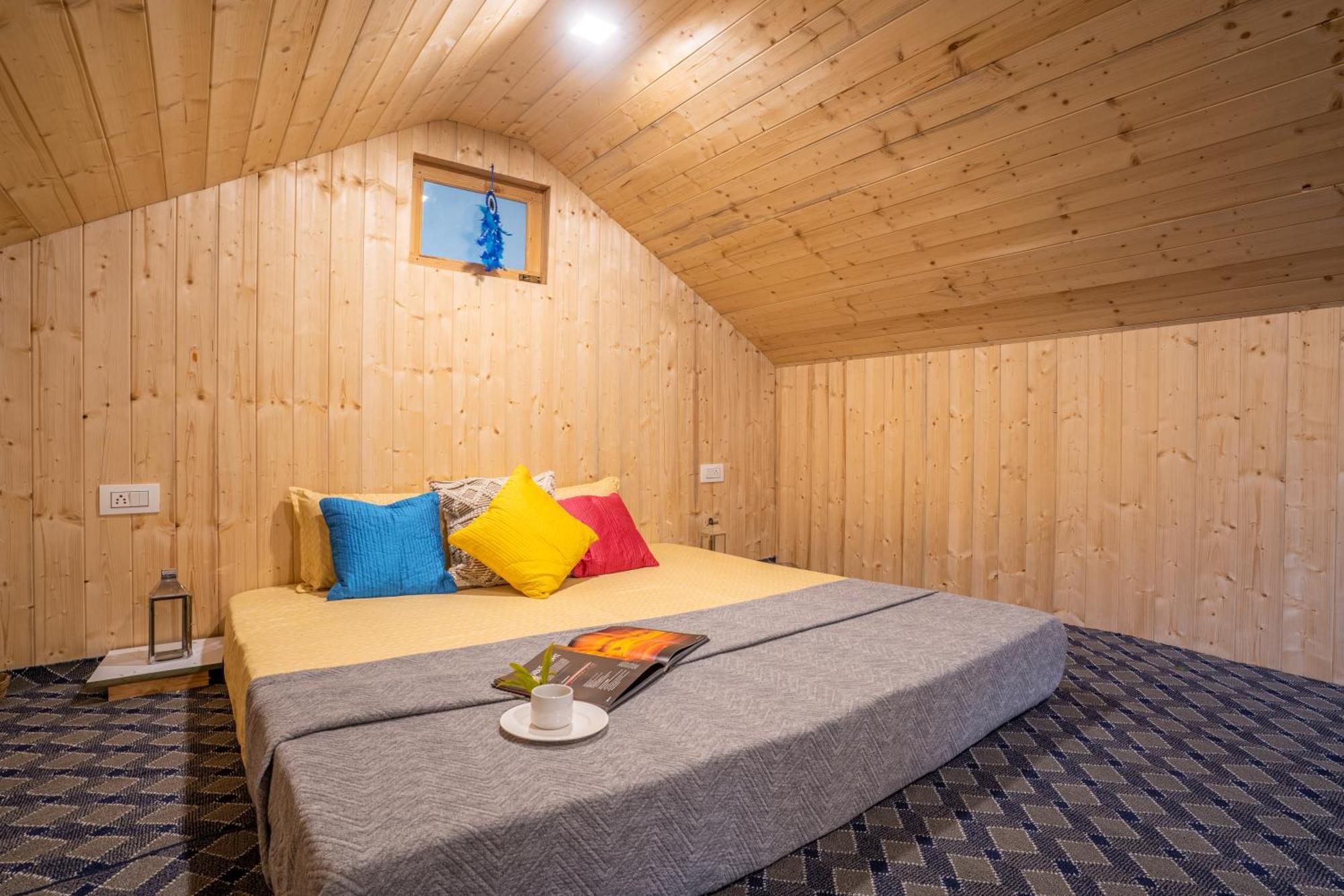 Into The Woods Treehouse Jibhi Villa Exterior foto
