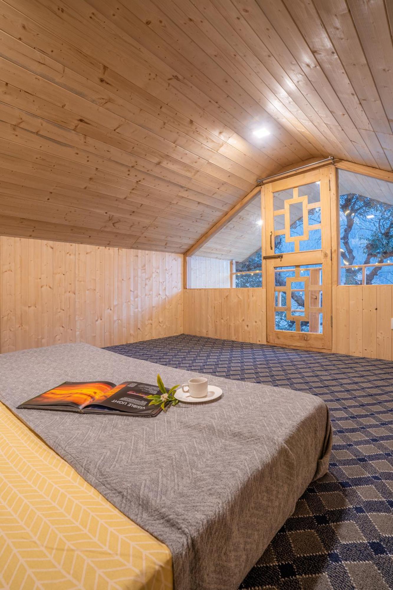 Into The Woods Treehouse Jibhi Villa Exterior foto