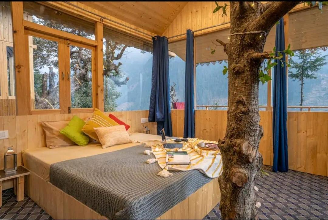 Into The Woods Treehouse Jibhi Villa Exterior foto