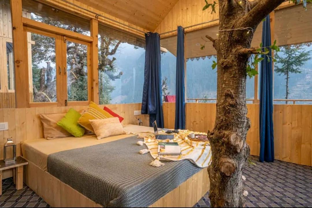 Into The Woods Treehouse Jibhi Villa Exterior foto