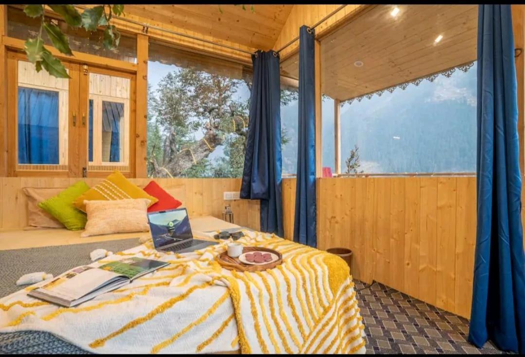 Into The Woods Treehouse Jibhi Villa Exterior foto