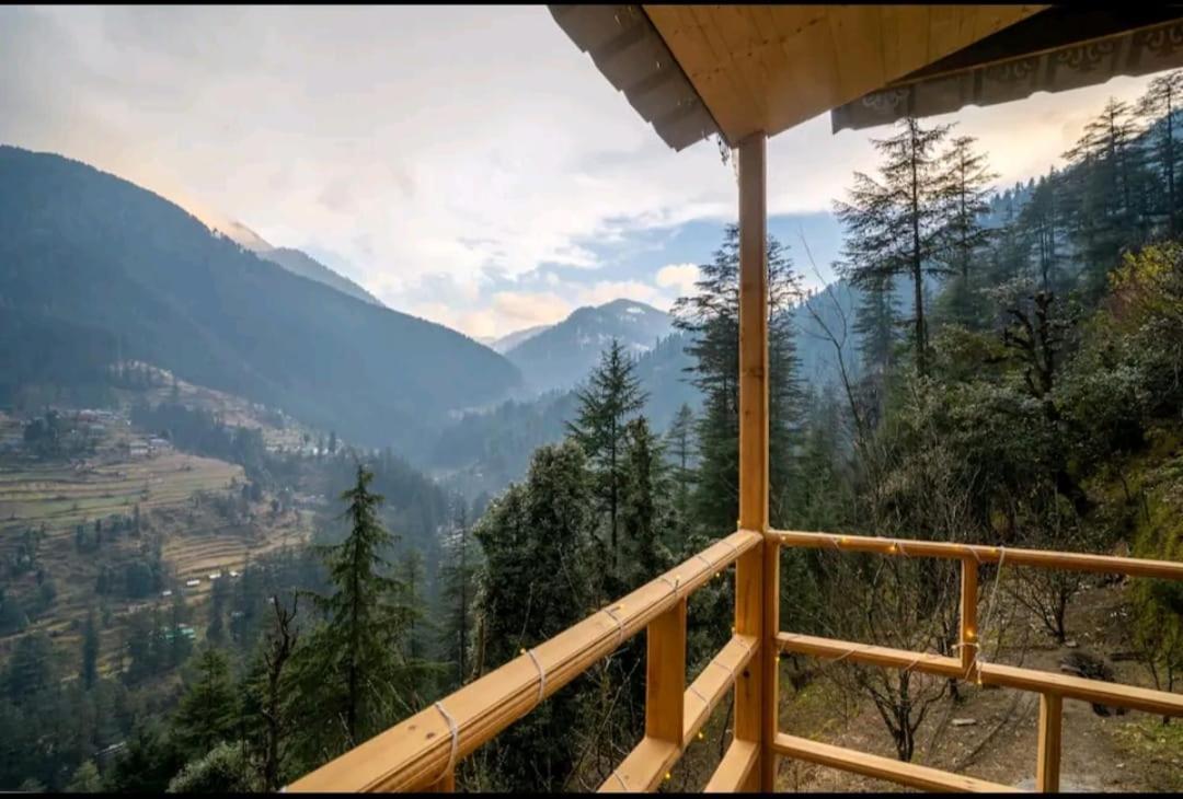 Into The Woods Treehouse Jibhi Villa Exterior foto