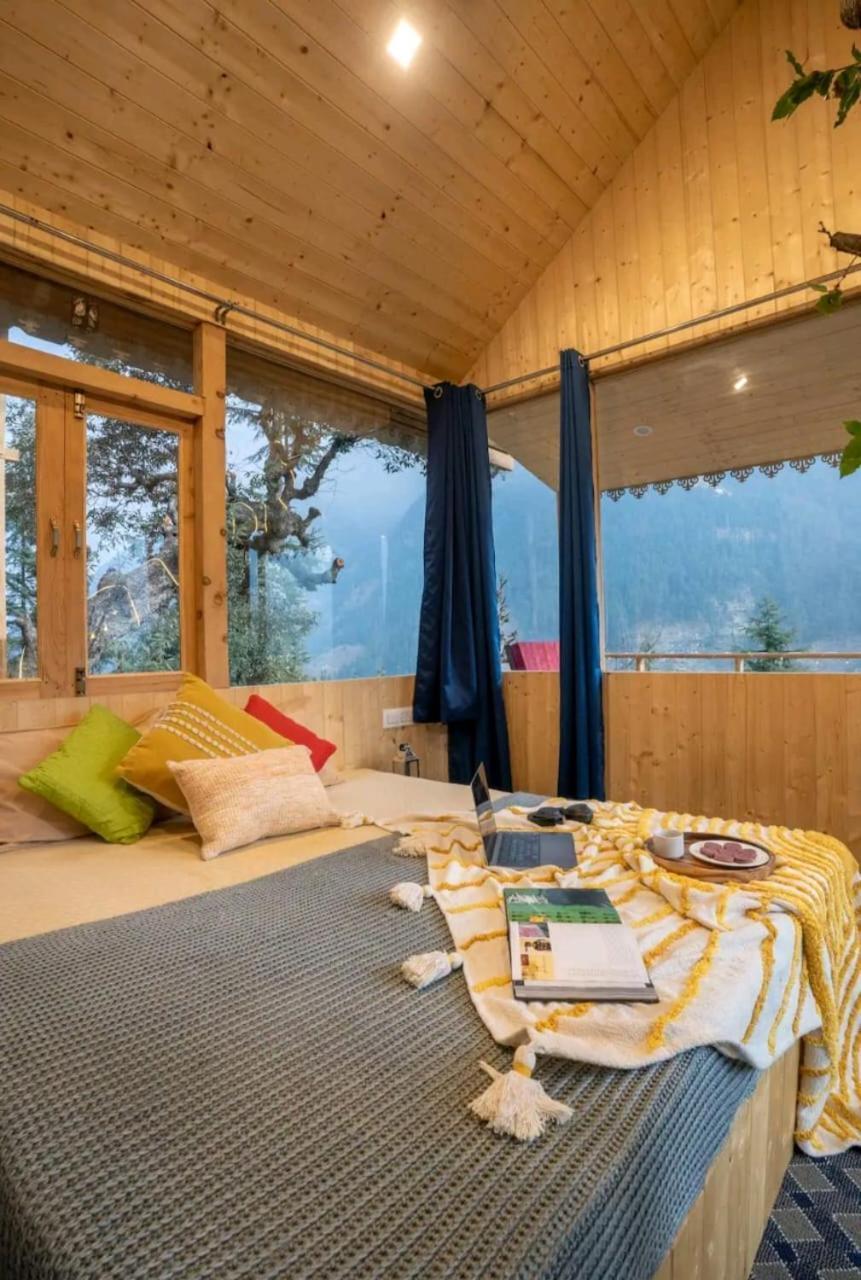 Into The Woods Treehouse Jibhi Villa Exterior foto
