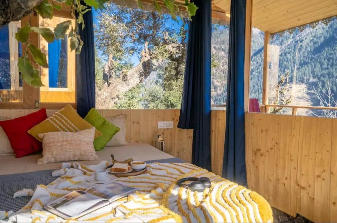 Into The Woods Treehouse Jibhi Villa Exterior foto