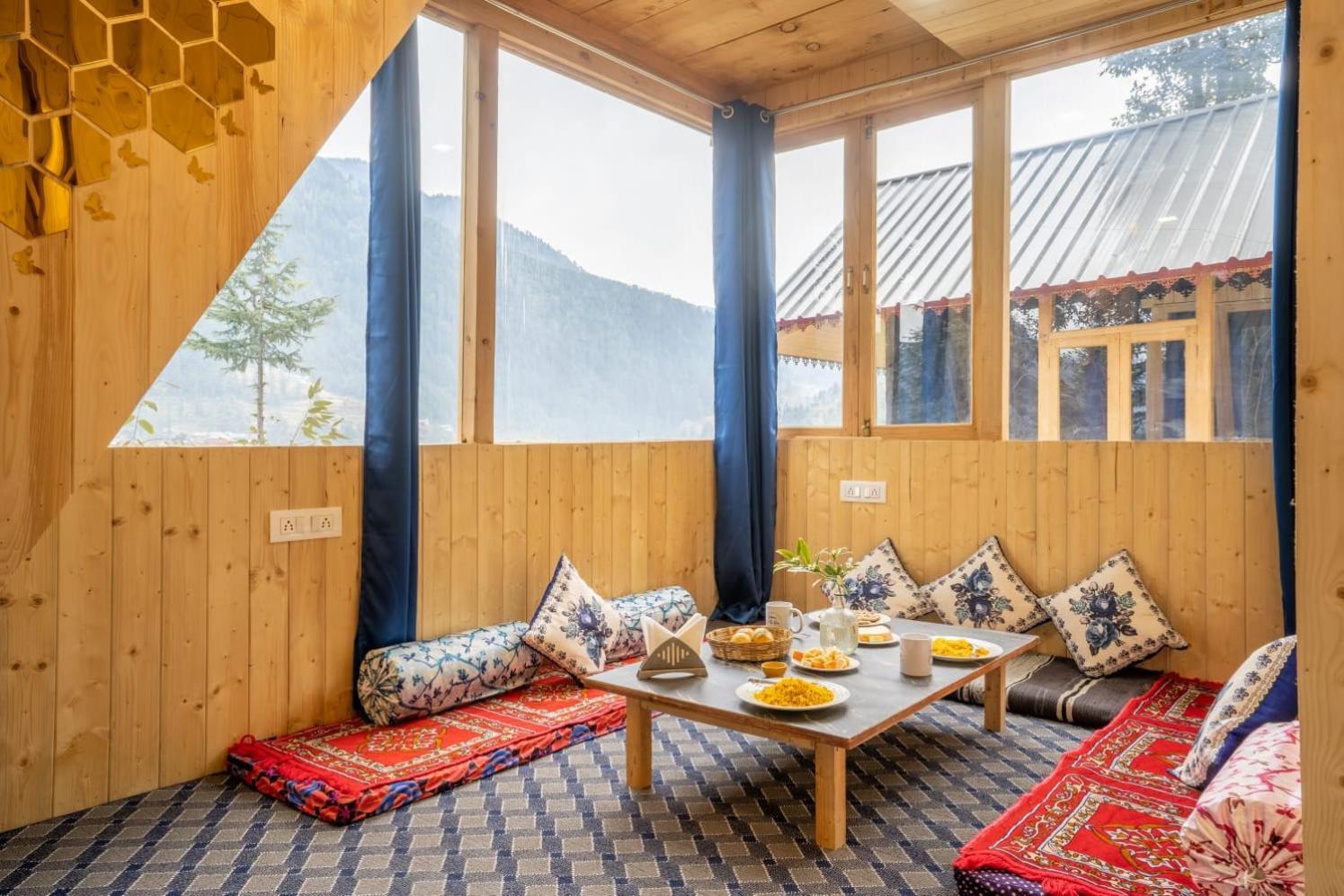 Into The Woods Treehouse Jibhi Villa Exterior foto